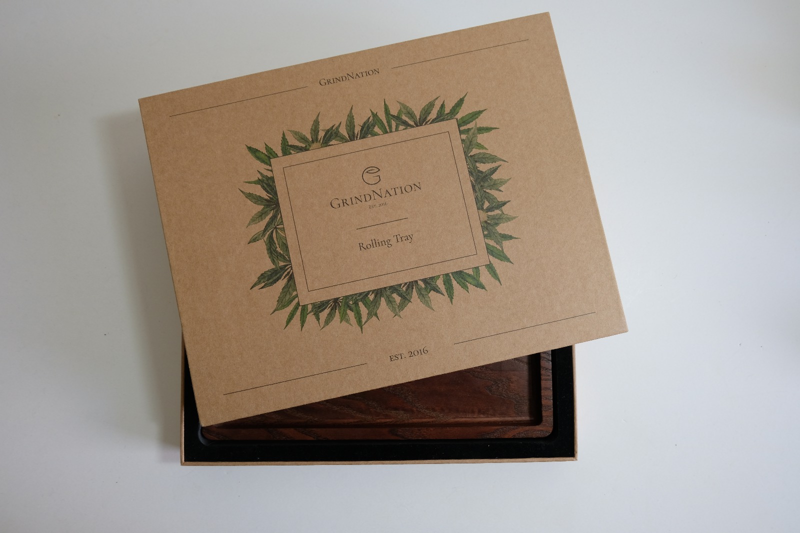 Großes Rolling Tray aus Eschenholz gefertigt in Deutschland Großes Rolling Tray aus Eschenholz gefertigt in Deutschland